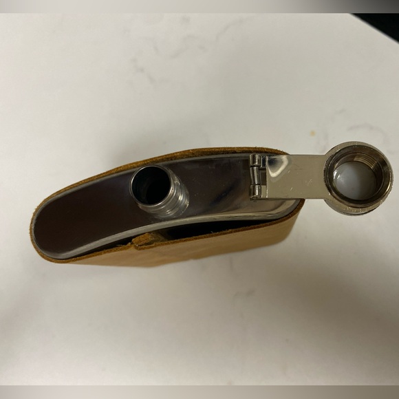 Top Shelf Stainless Steel Leather Covered Flasks 6 oz. - Picture 6 of 15